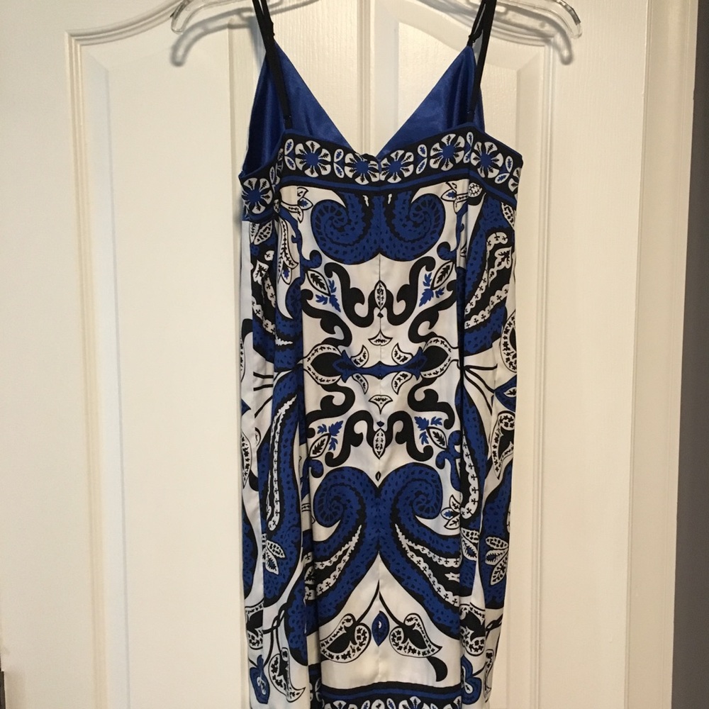 Sleeveless dress - Picture 2 of 3